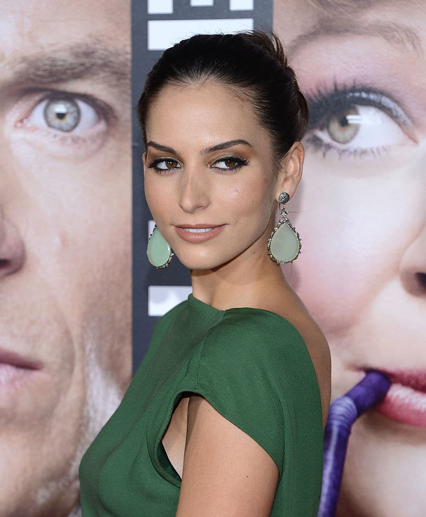 Man on a Ledge (2012) - Nick Cassidy, un antiguo agente de policía, se escapa de la cárcel y se dirige al Hotel Roosevelt de Nueva York.
<br>