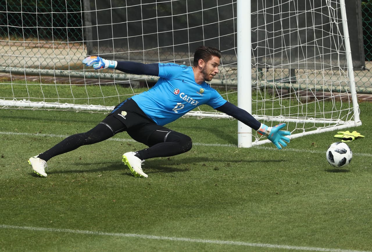 Brad Jones, portero de Australia mide 1.93m y con ello manda en cuanto a estatura en su selección.