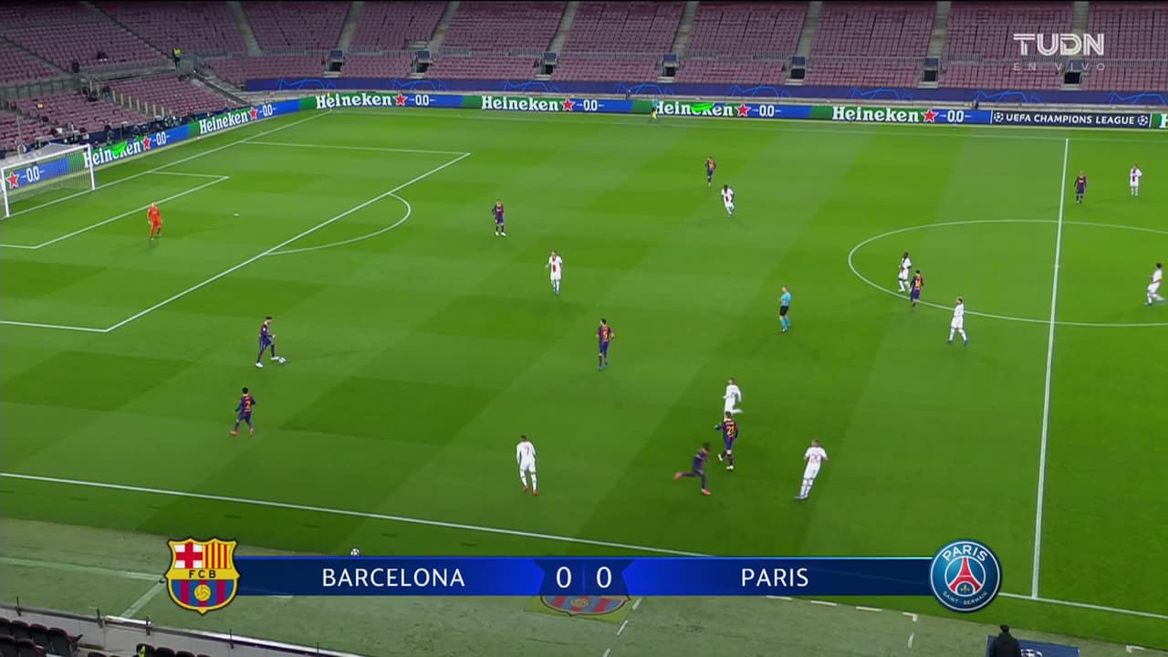 Arranca el partido y la pelota está en juego.