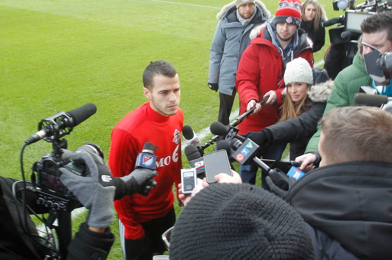 'Seba' Giovinco, foco de atención de la prensa en el BMO Field.