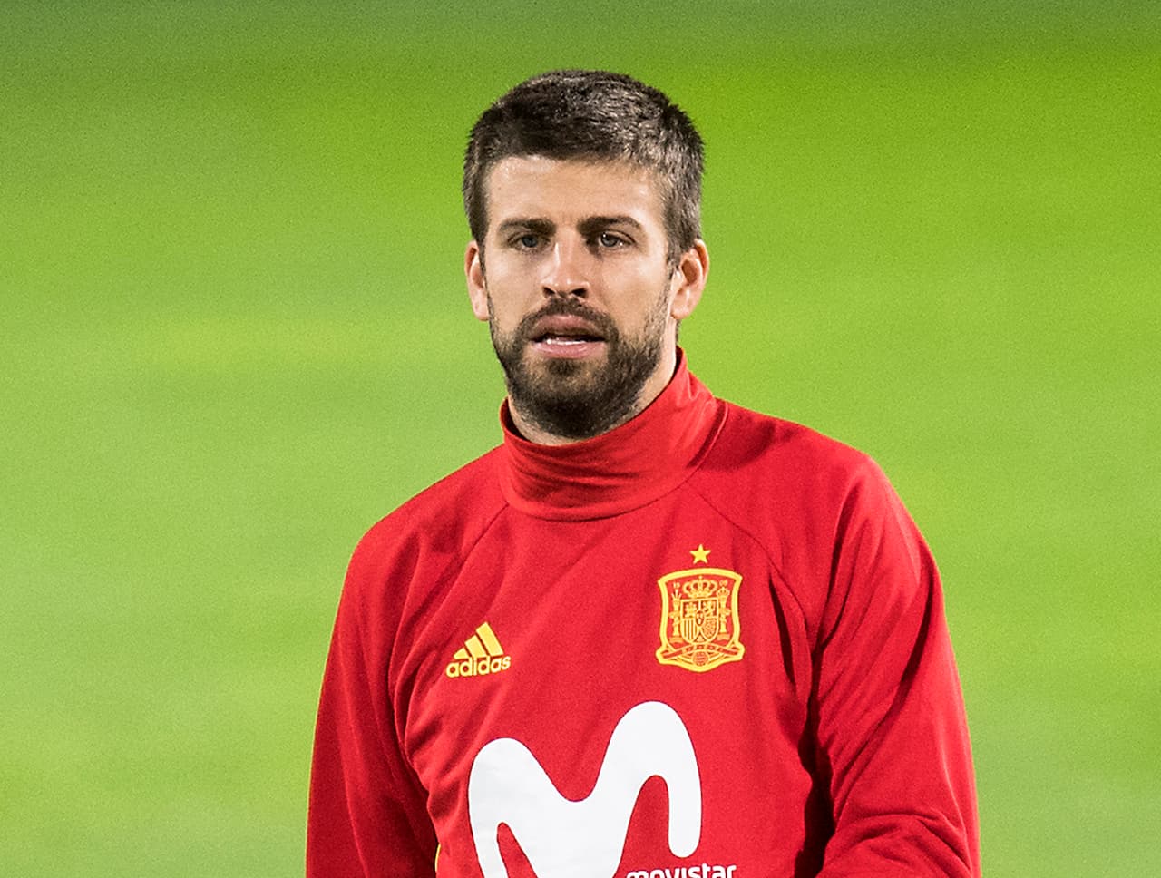 ARCHIVO - En esta foto del lunes, 4 de septiembre del 2017, Gerar Pique participa en una sesión de entrenamientos un día antes del partido de España contra Liechtenstein clasificatorio para la Copa del Mundo del 2018, en el Estadio Rheinpark, en Davuz, Liechtenstein. (Gian Ehrenzeller/Keystone via AP)