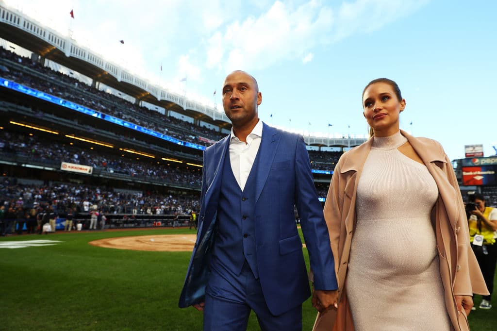 Derek Jeter tuvo noviazgos con grandes celebridades, pero fue Hannah Davis, una mujer 16 años menor que él, la que lo sedujo y se convirtió en su esposa.