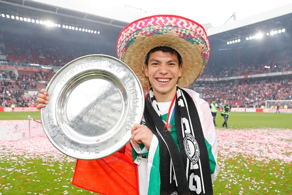 Hirving Lozano levantó el título de la Eredivisie en su priemer temporada con el PSV Eindhoven.
