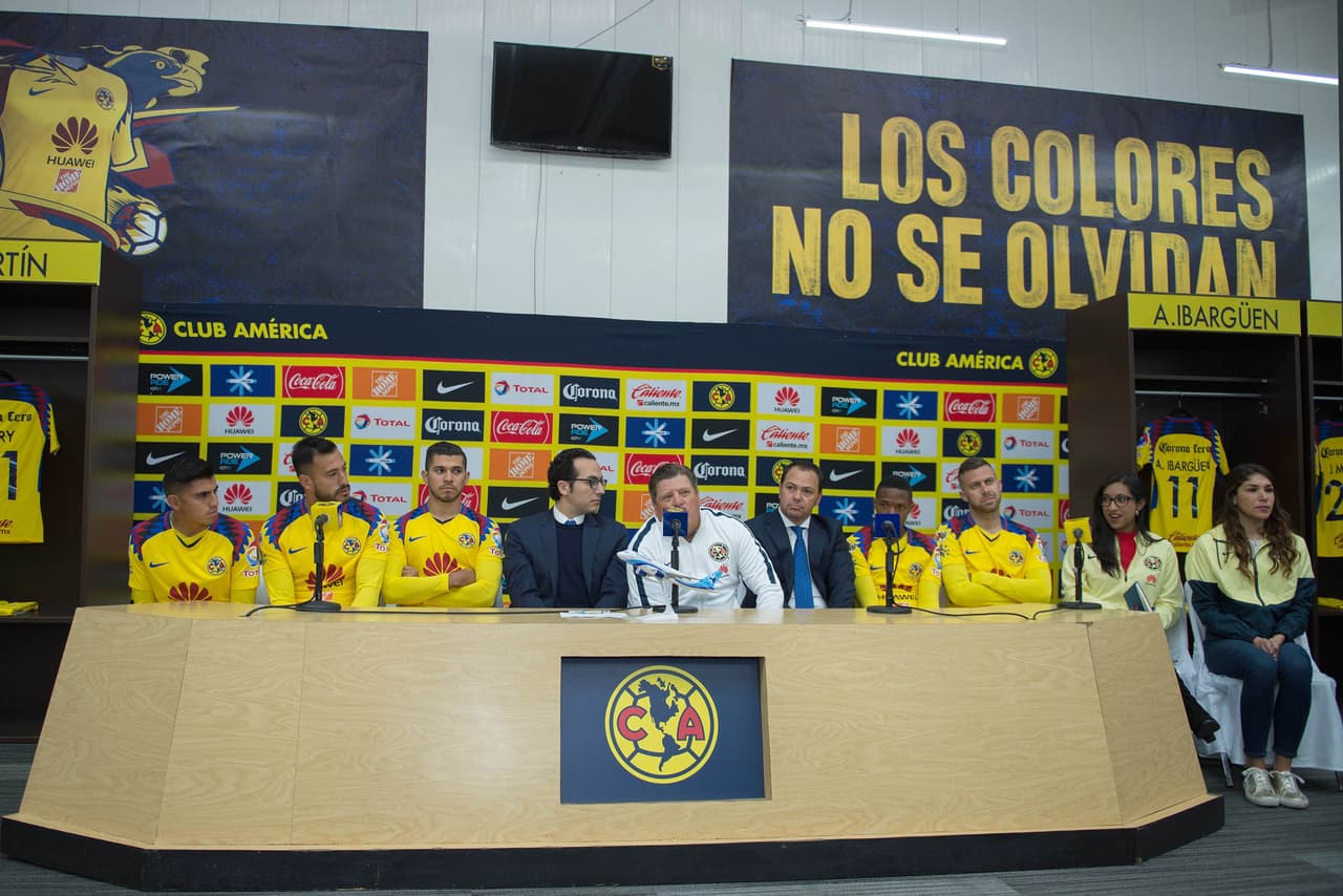 Las Águilas presentaron a unos muy sonrientes Joe Corona, Emanuel Aguilera, Henry Martín, Andrés Ibargüen y Jérémy Ménez como sus nuevos hombres para el Clausura 2018.