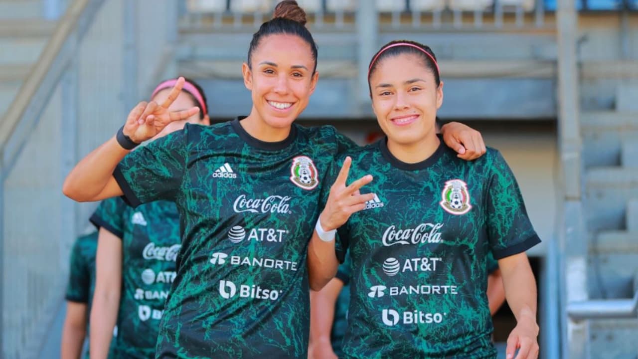 Bianca Sierra y Lizbeth Ovalle en la concentración de la Selección Mexicana Femenil para el Premundial de la Concacaf.