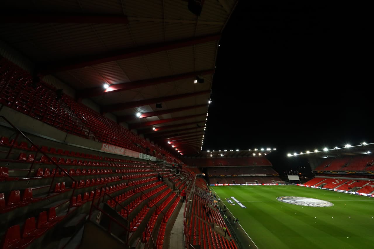 Por dentro, las tribunas estaban impecables para recibir a los miles de espectadores que eran esperados para este partido.