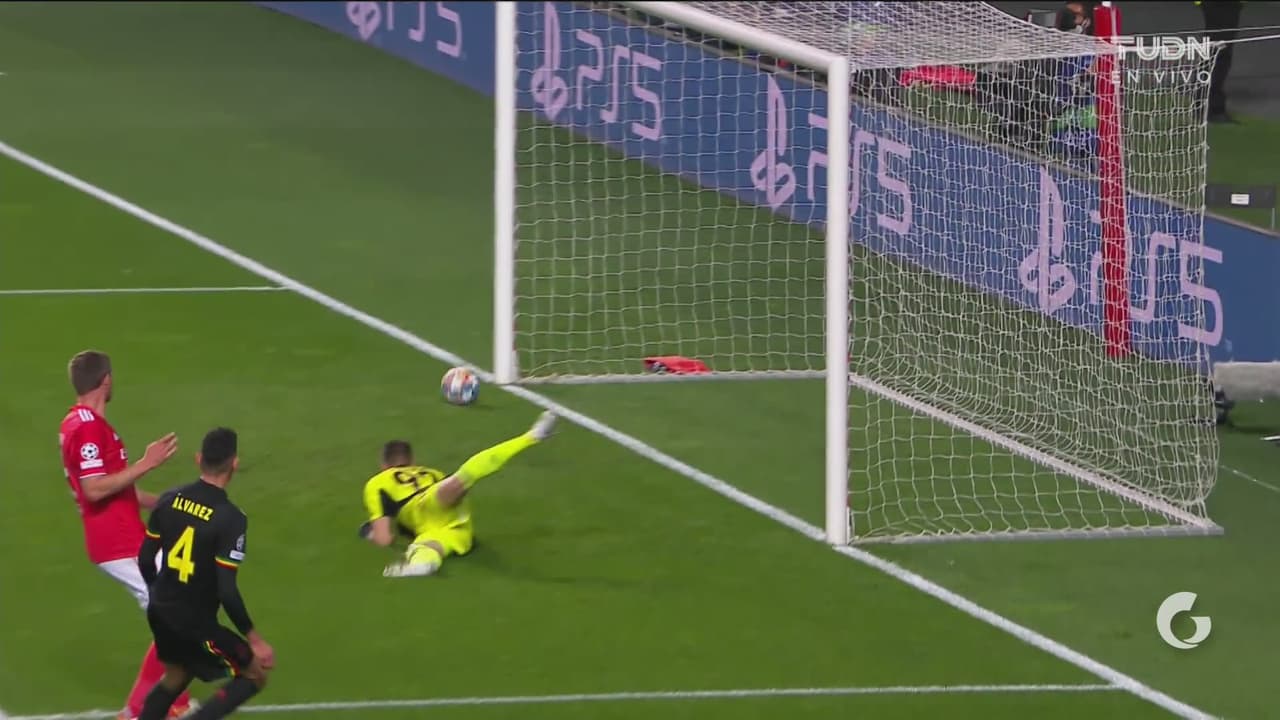 ¡Lo culpan! Ten Hag lamenta la falla de Edson por empate ante Benfica