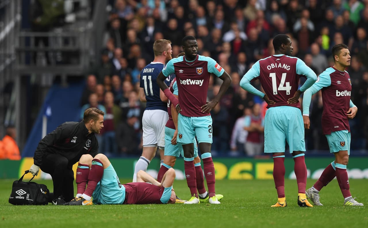 La mala noticia para los 'Hammers' la dio el central Collins, quien sufrói una lesión.