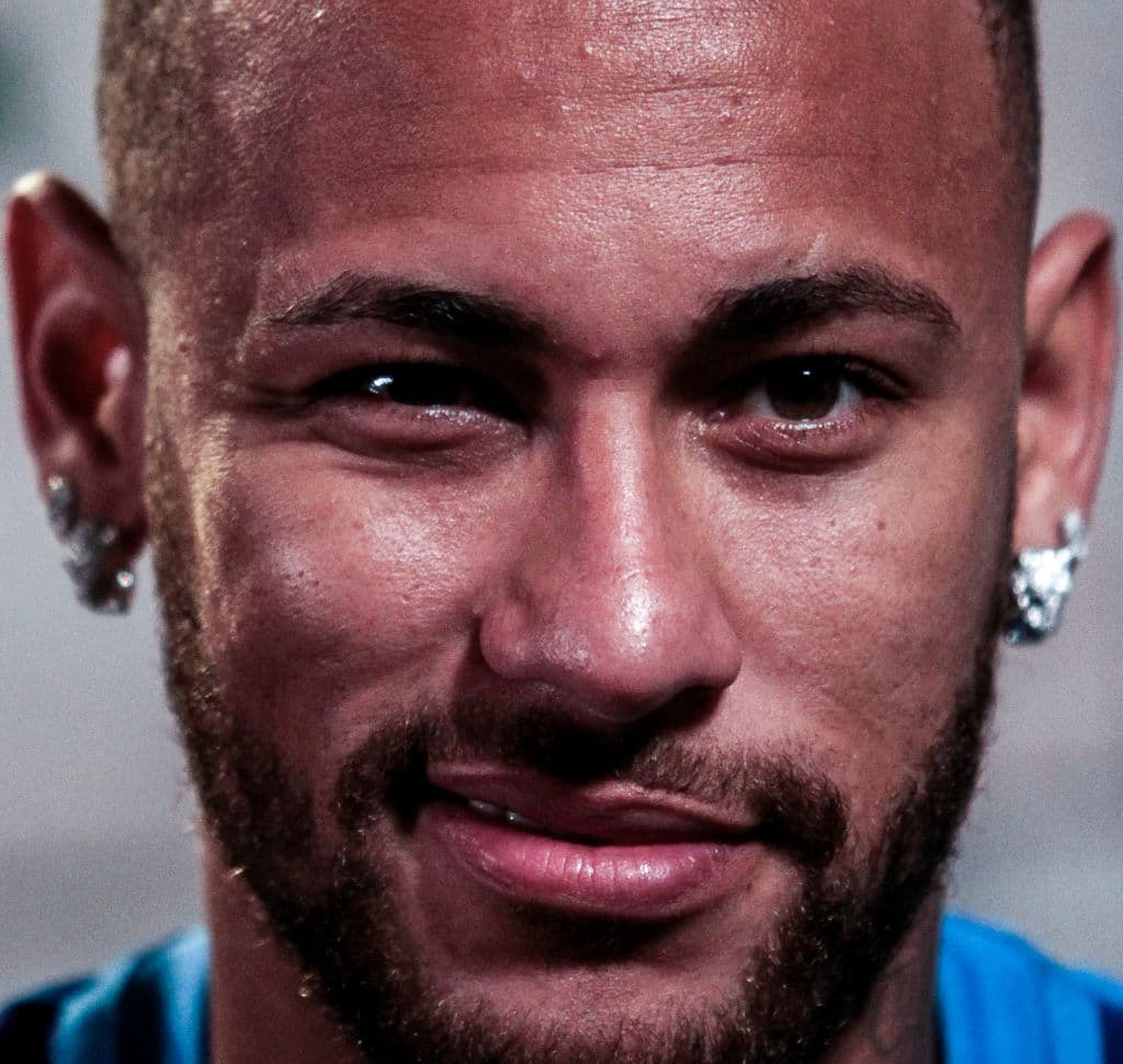 El propio Neymar apareció, como parte de una campaña con un patrocinador, afirmando que va a evitar exagerar tanto como ahora ha sucedido, a la espera de salir de ese estigma.