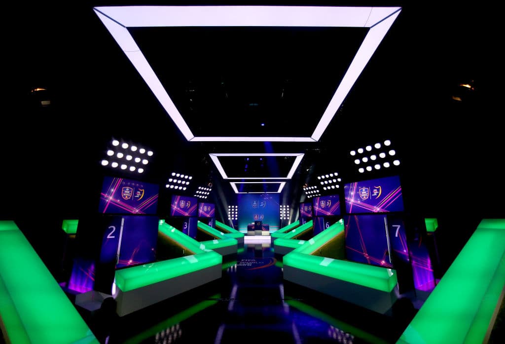 En caso de que ambos equipos acaben empatados al cabo de estos dos partidos, se jugará un tercero, con formato individual, para determinar el ganador.