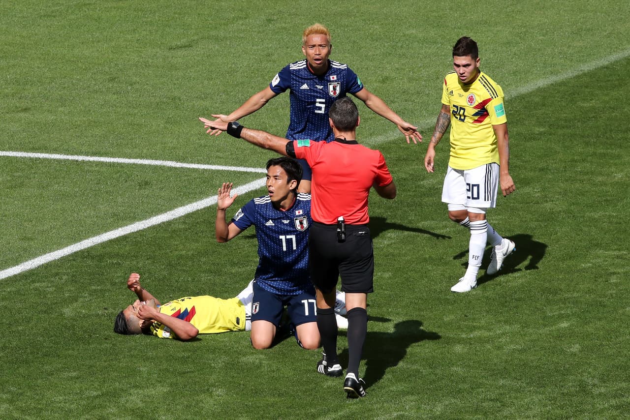 Colombia tuvo que esperar 40 minutos para que precisamente en una falta contra Falcao llegara la jugada que le diera la felicidad.