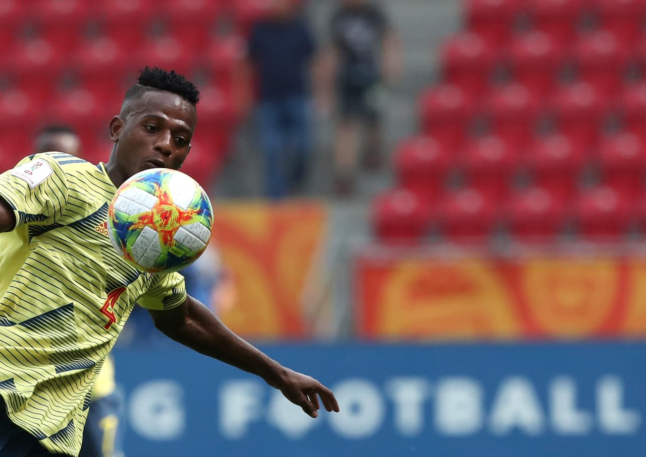 Con el 1-0 se fue el partido al descanso. Arturo Reyes, entrenador de los colombianos, necesitaba rearmar su esquema para buscar mejores caminos.