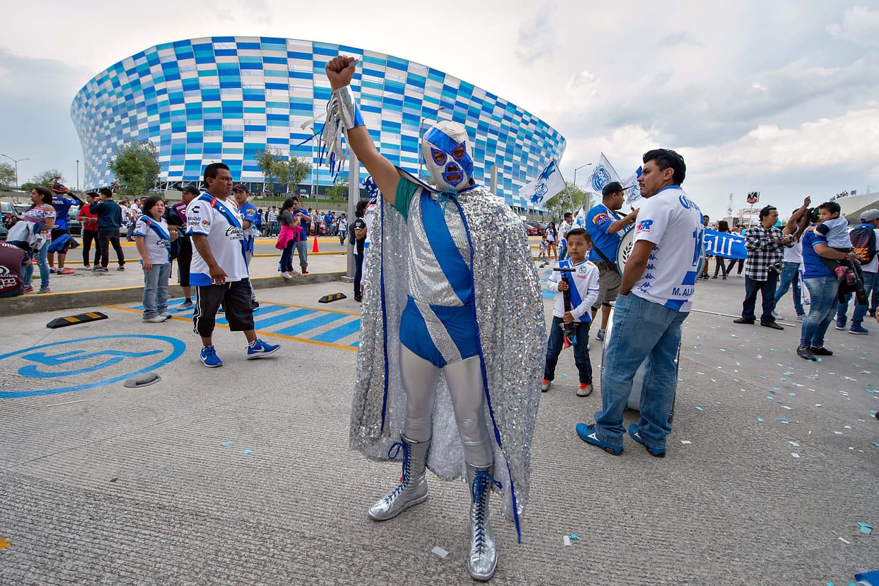 La afición camotera se dio cita en el Estadio Cuauhtémoc.
