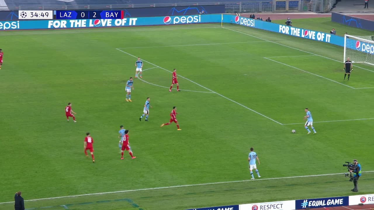 ¡TIRO ATAJADO! disparo por Robert Lewandowski.