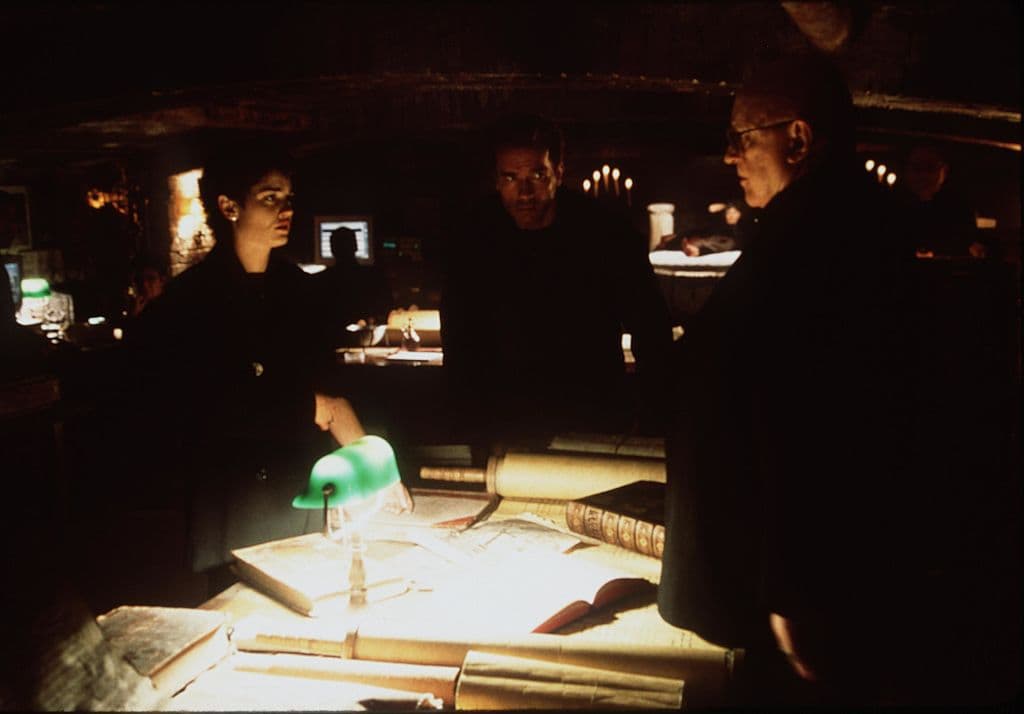 En 1999, Jericho Cane, un ex-policía amargado, salva a Christine del asalto de unos ladrones. Desde entonces Cane será víctima de la persecución de terribles fuerzas sobrenaturales.