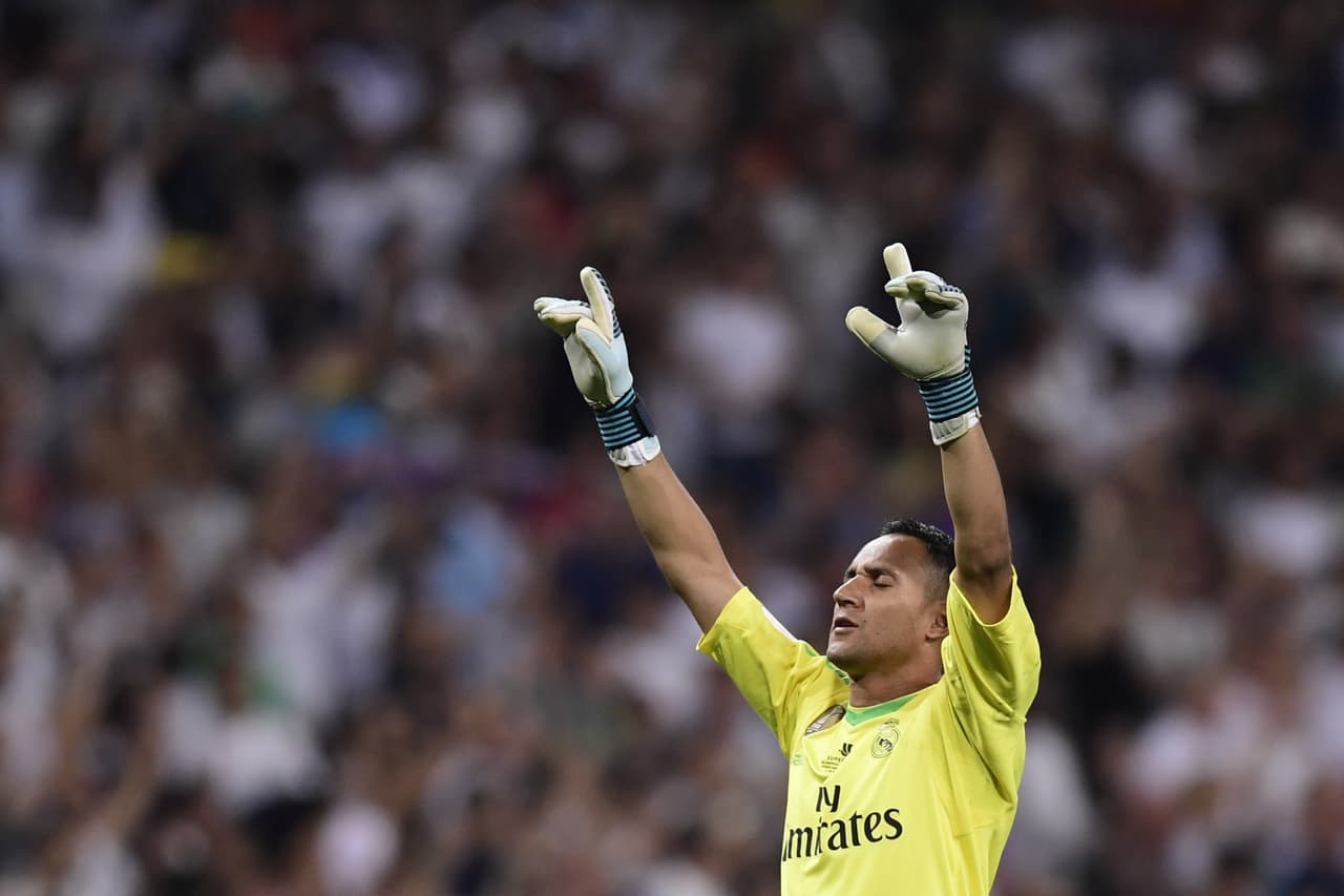 Keylor Navas (Costa Rica) - el portero centroamericano tiene como ritual arrodillarse antes de cada partido y pedirle a Dios. Practica la religión cristiana evangélica.
