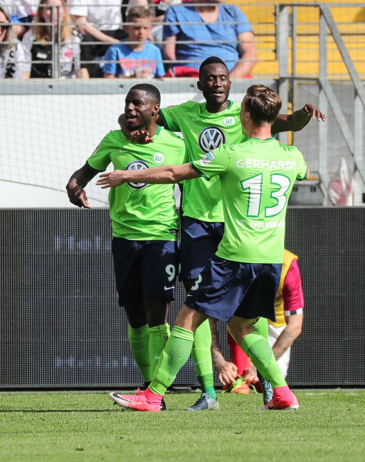 Al minuto 48 llegaría el primer gol de la tarde por intermedio de Didavi tras una asistencia perfecta de Mario Gómez a un toque que lo dejó solo frente al portero para definir cruzado.