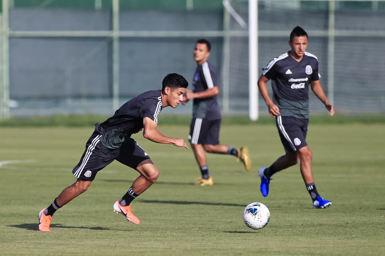 La Selección Mexicana realiza sus últimos ajustes en Los Ángeles (California) con miras a su debut, el primer partido en un torneo oficial con Gerardo Martino como técnico, contra Cuba por el Grupo A de la Copa Oro.