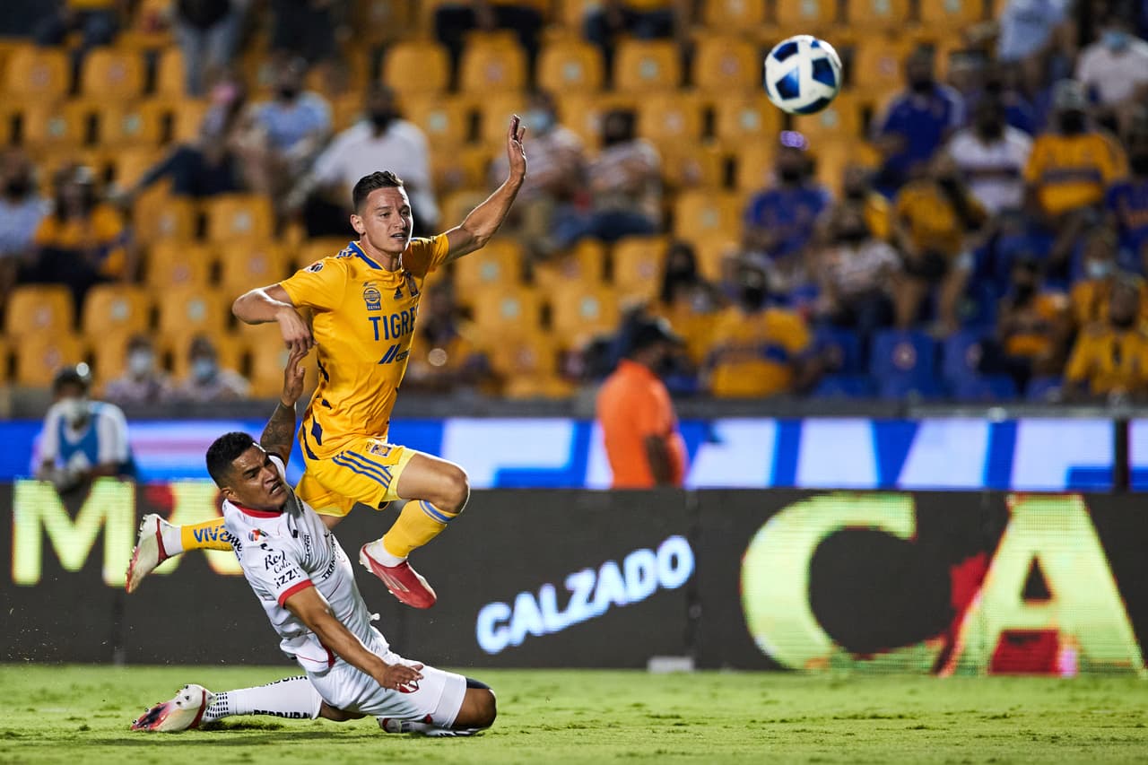 Thauvin tuvo su oportunidad frente al arco tras una escapada, pero el delantero francés definió mal ante el lamento de sus compañeros.