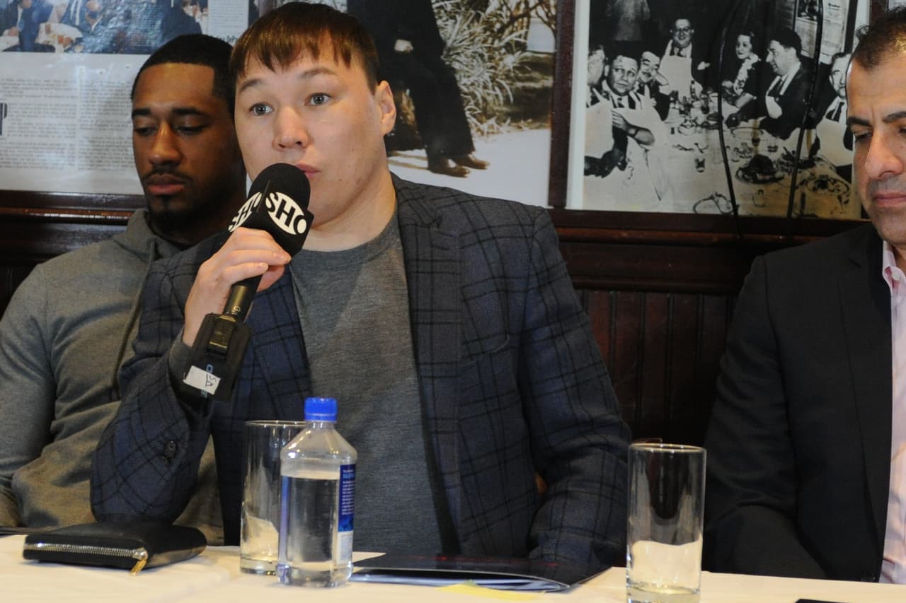 “Junio 11 será la pelea del año. Esperen fuegos artificiales”, apuntó.