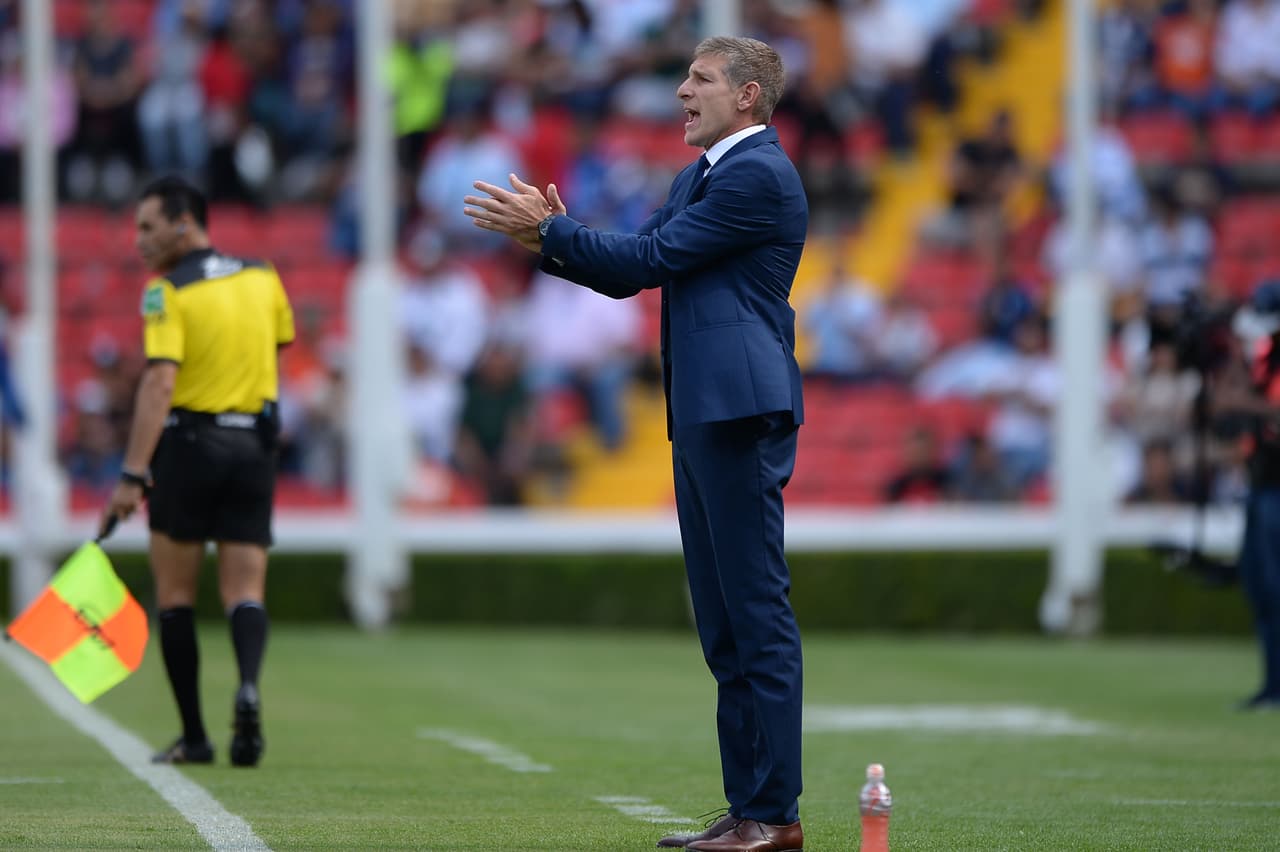 Se agotaban las ideas para Martín Palermo y las modificaciones realizadas no beneficiaron a su equipo.