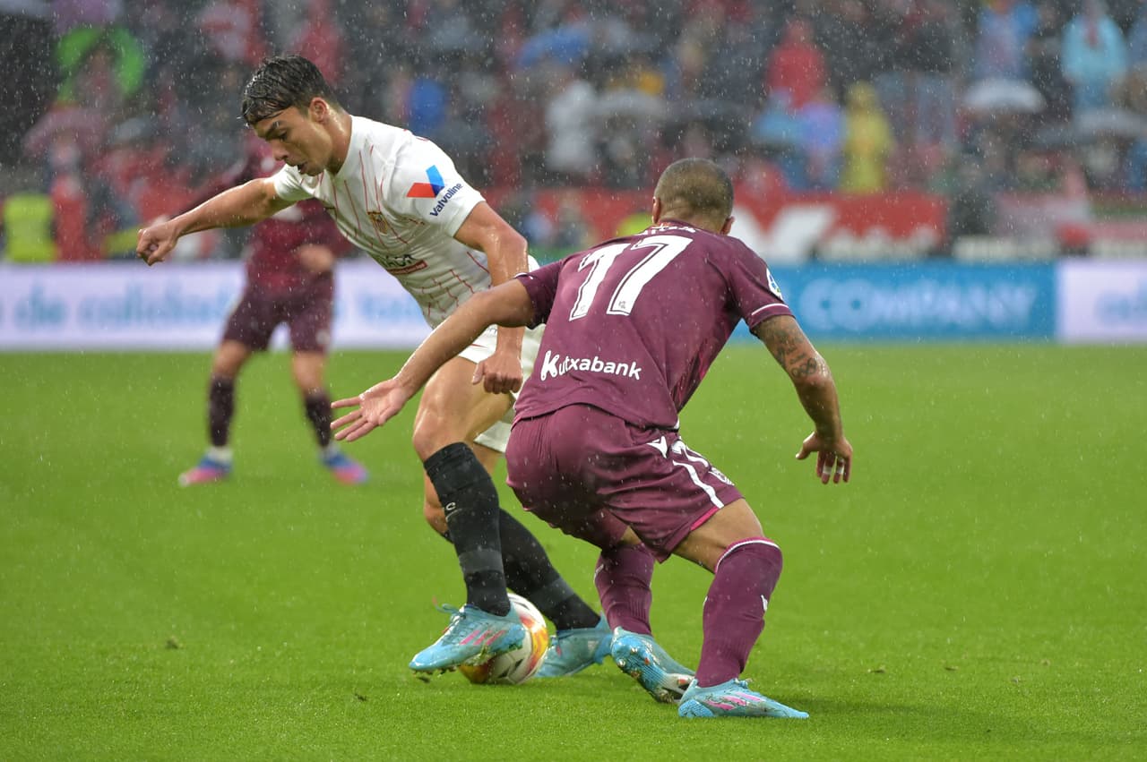 Sevilla no pasó del empate sin goles en casa ante la Real Sociedad y se rezaga en el intento de dar alcance al líder Real Madid.