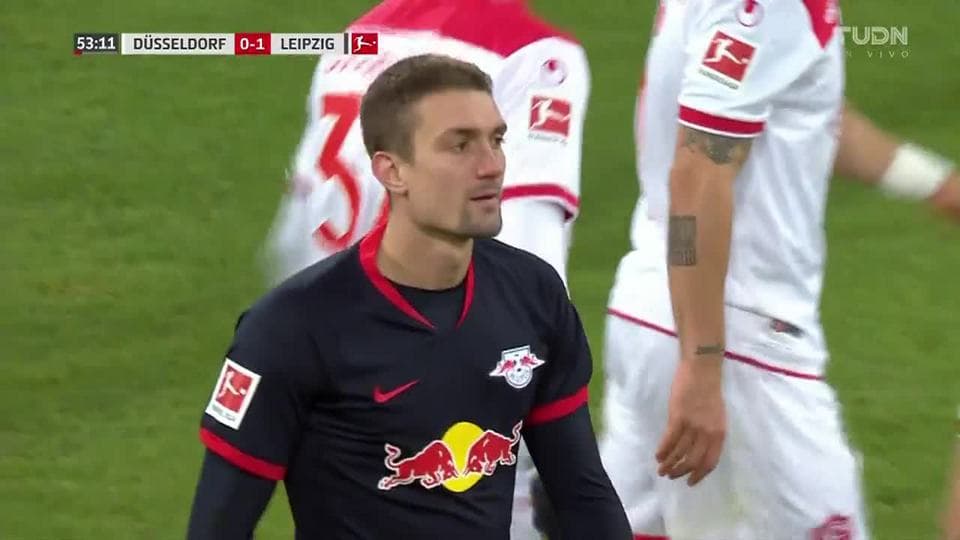 Tiro desviado de Stefan Ilsanker