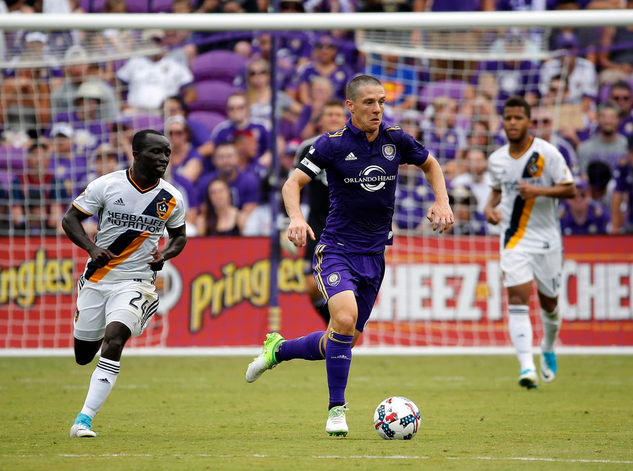 'Los Leones' de Orlando hicieron de su nueva casa un bastión, es verdad. Pero mucho tienen que ver algunos de sus nuevos jugadores, como Will Johnson. El volante canadiense abrió el marcador en el triunfo por 2-1 ante LA Galaxy. (Crédito: USA Today Images)