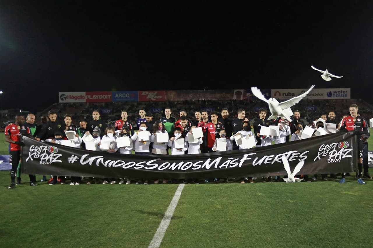 Gracias a los goles de Furch y Quiñones, Atlas le pega a unos alicaídos Bravos de Juárez que ya suman 5 partidos sin conocer la victoria y que ponen al Tuca en la ‘cuerda floja’.