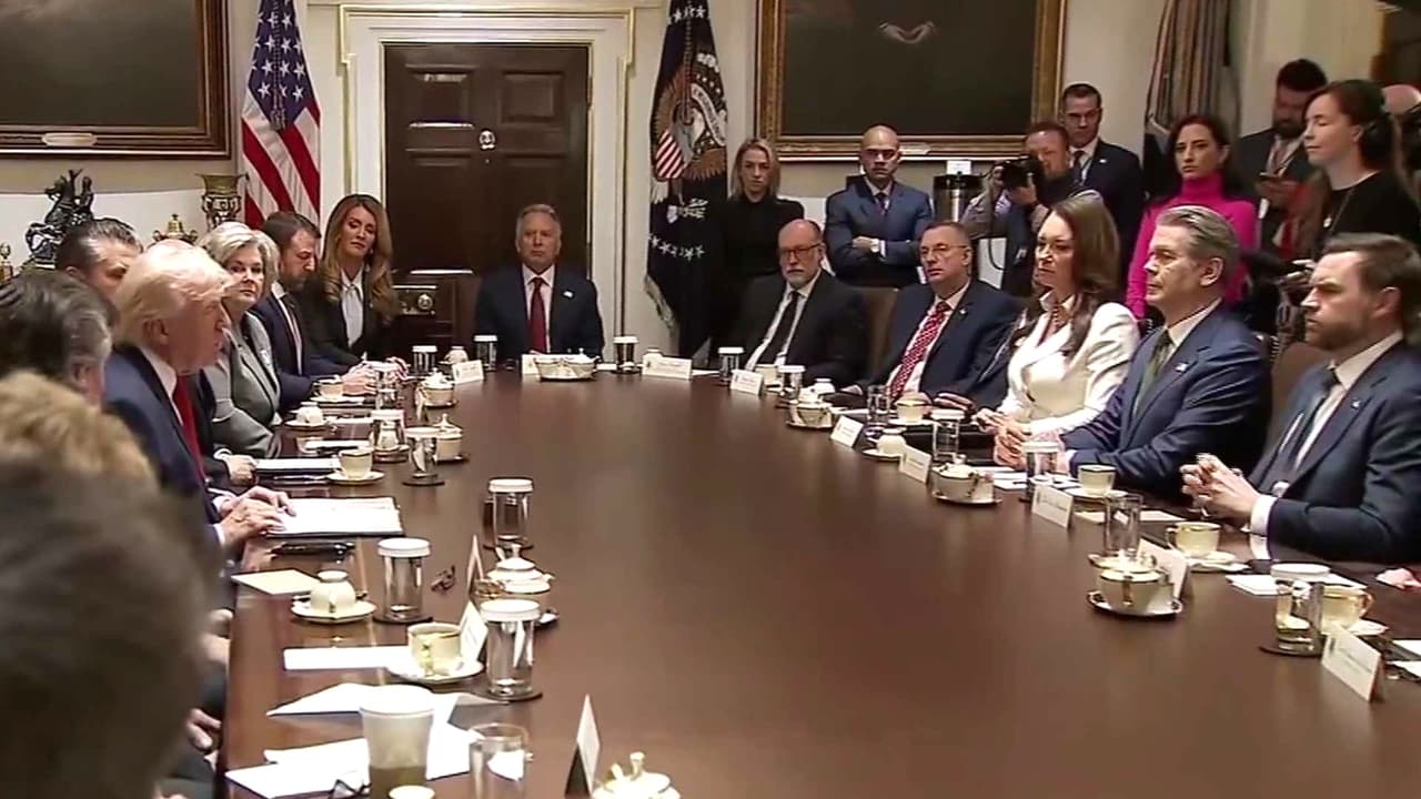 Donald Trump se reúne con su gabinete ante tensiones políticas e internacionales