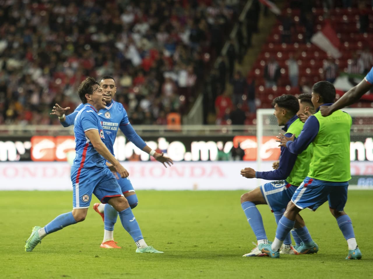 Con goles de Alexis Gutiérrez y Gonzalo Carneiro, Cruz Azul sentenció la final de la Copa por México 2022 ante Chivas en el Akron para alzar su primer trofeo a una semana del inicio del Clausura 2023. 
<br>