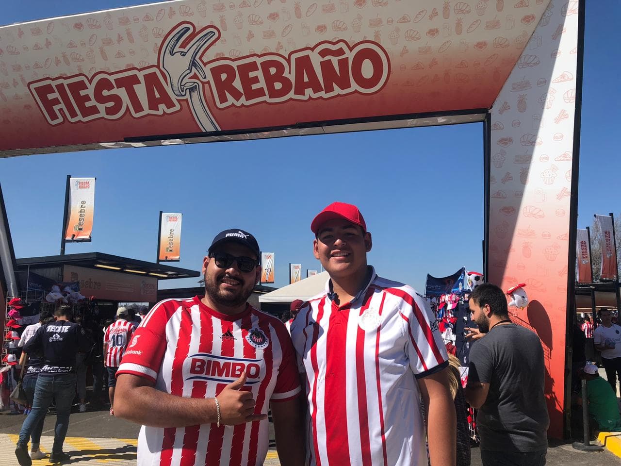 Así se vive el ambiente previo al choque entre Chivas y León en el futbol mexicano.