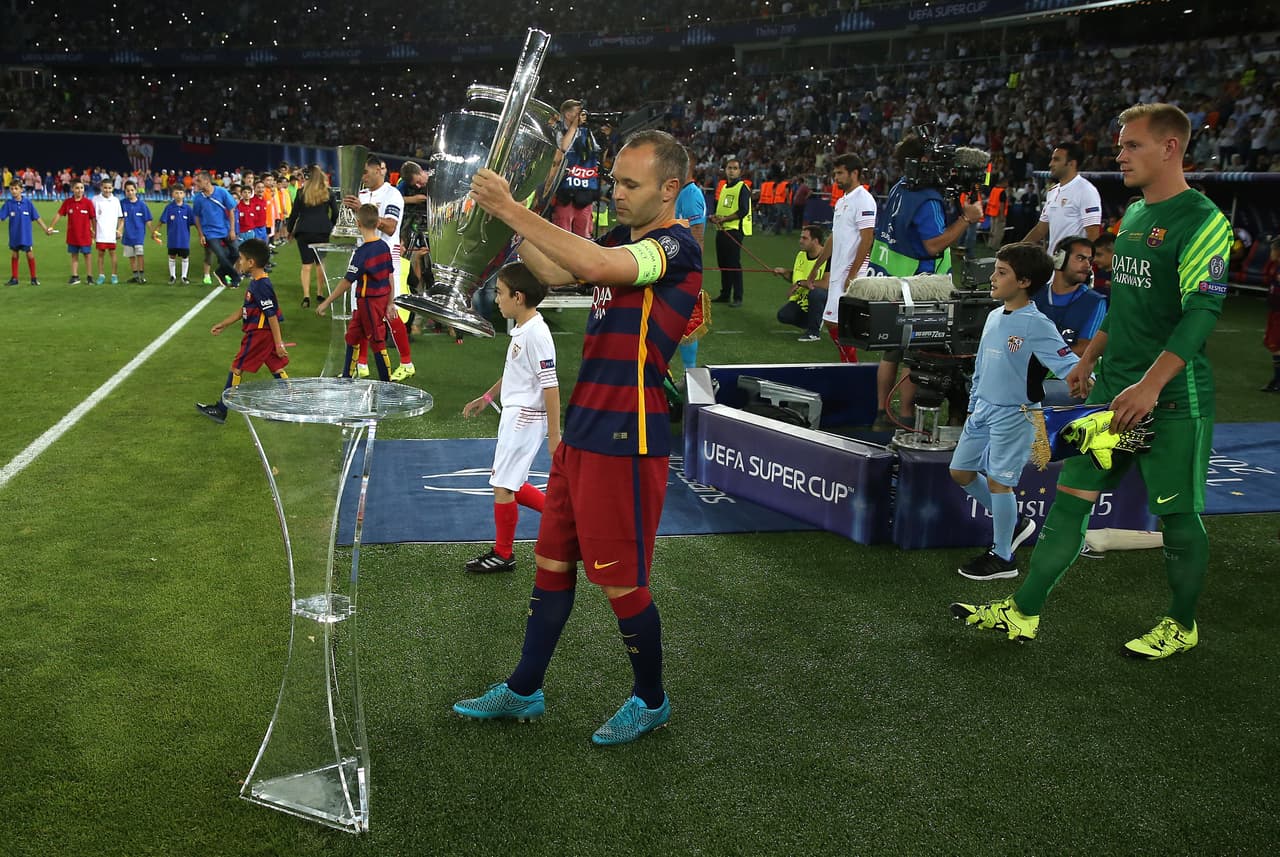 El 2015 fue un año de festejos para Iniesta y el Barcelona: ganaron Champions League, Copa del Rey, Supercopa de España, La Liga y el Mundial de Clubes.