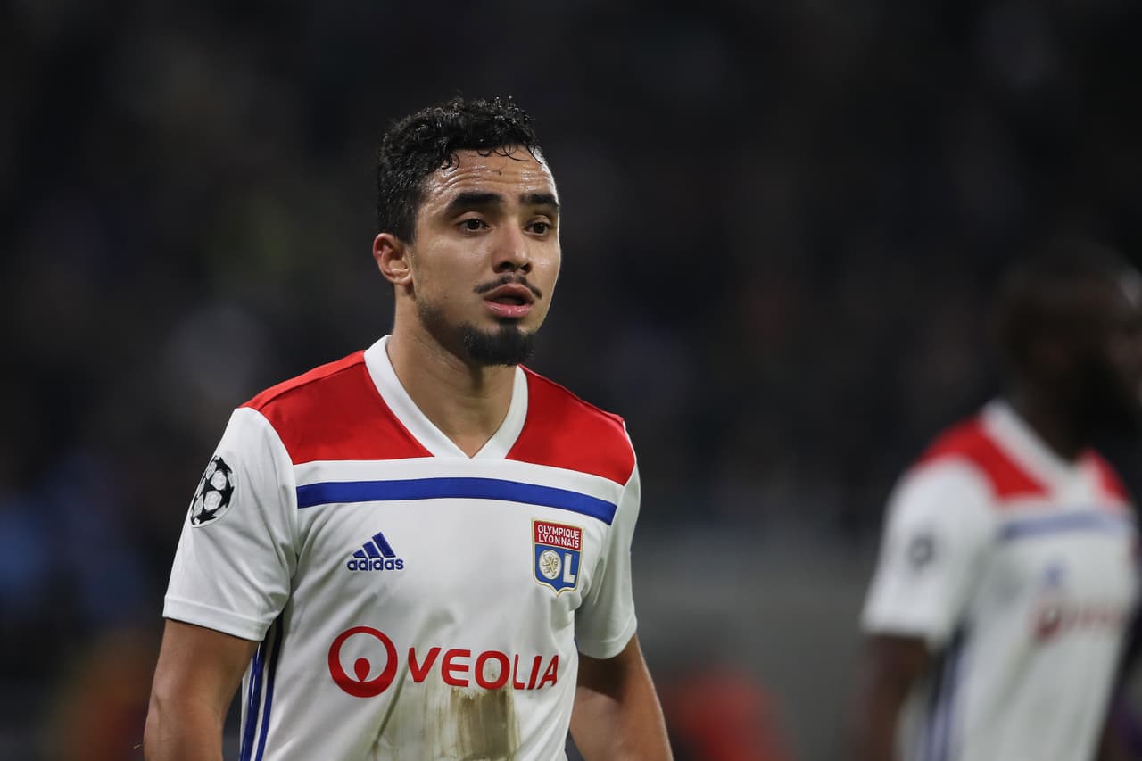 Lyon no extendió el contrato de Rafael. Es posible que el brasileño vaya al fútbol turco, aunque también tendría opciones de regresar a la Premier donde ya jugó con el Manchester United.