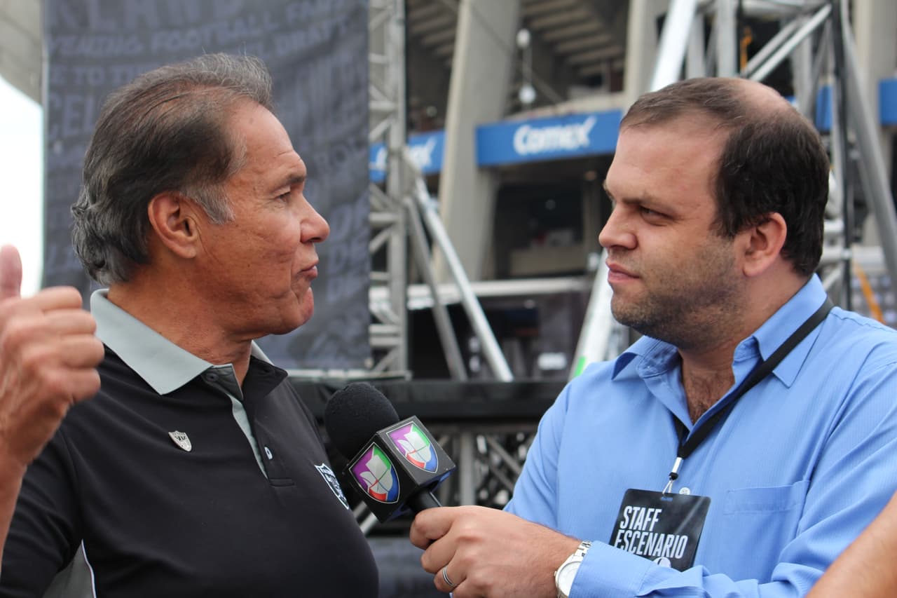 Te invitamos a disfrutar de las mejores imágenes de la visita de los Raiders al 'Coloso de Santa Ursula' promocionando el juego del próximo 21 de noviembre ante los Houston Texans.
