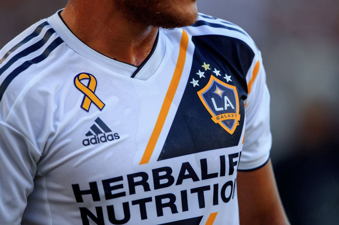 Chicharito hace efecto dominó en números de playeras de Galaxy