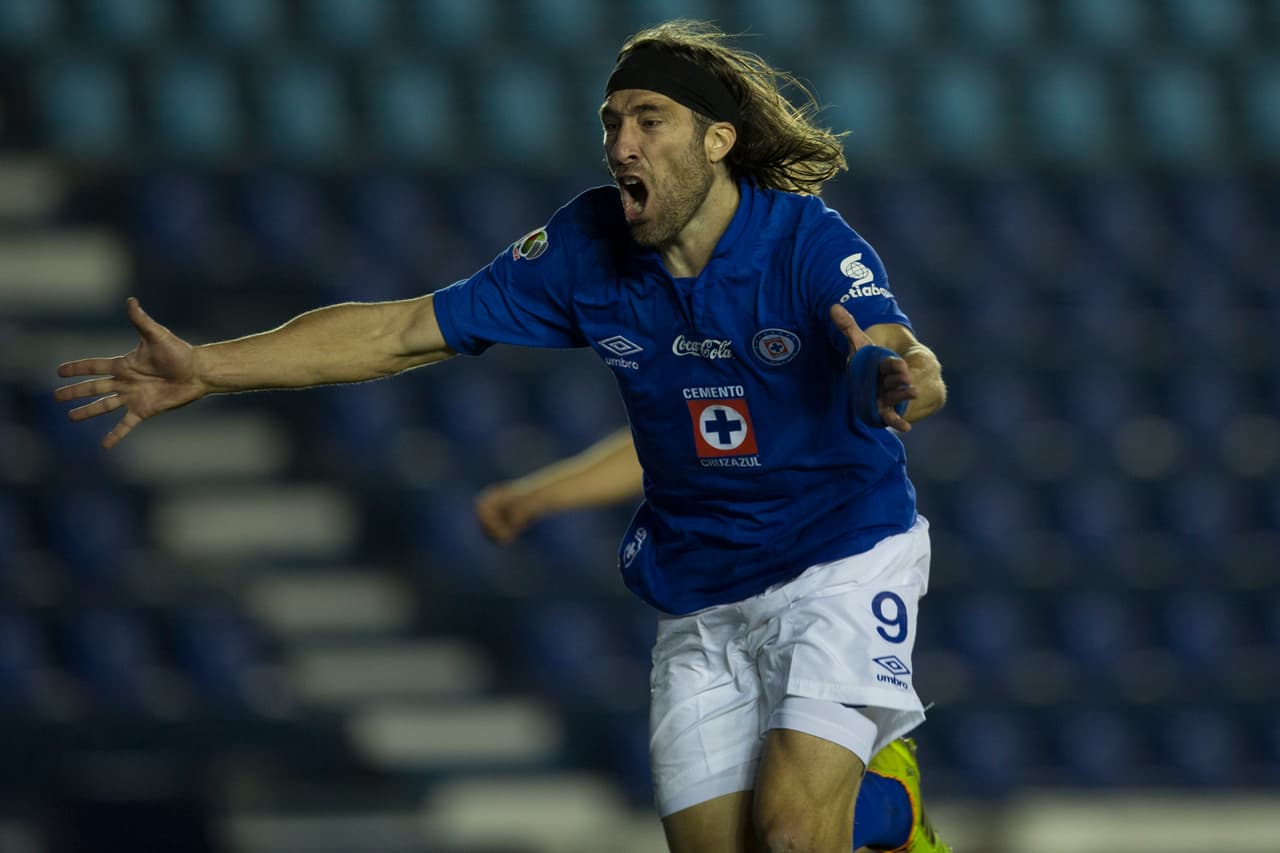 En los seis primeros partidos disputados anotó 13 goles, para marcar un total de 28 tantos.