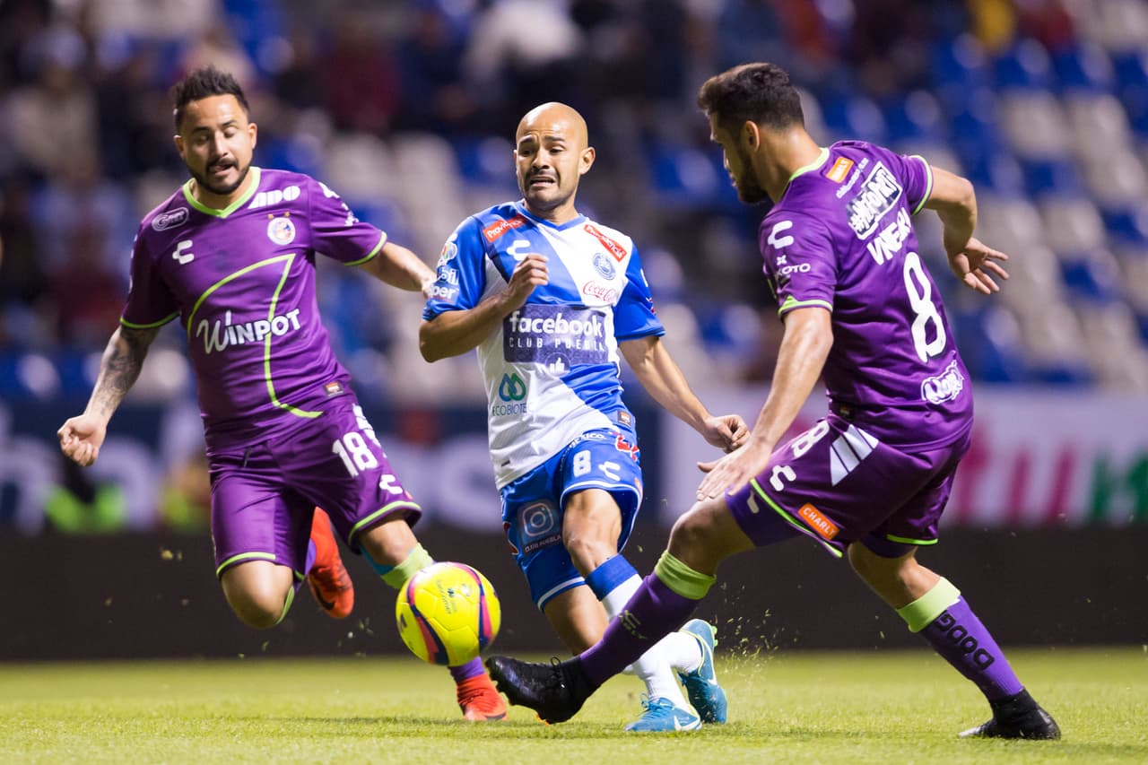 Enrique Meza le ha dado otro rostro al conjunto poblano y es evidente en todos los sectores del campo de juego. Su bandera en esta nueva etapa es Francisco 'Messi' Acuña que toma el balón con responsabilidad y sabe muy bien que hacer con él.