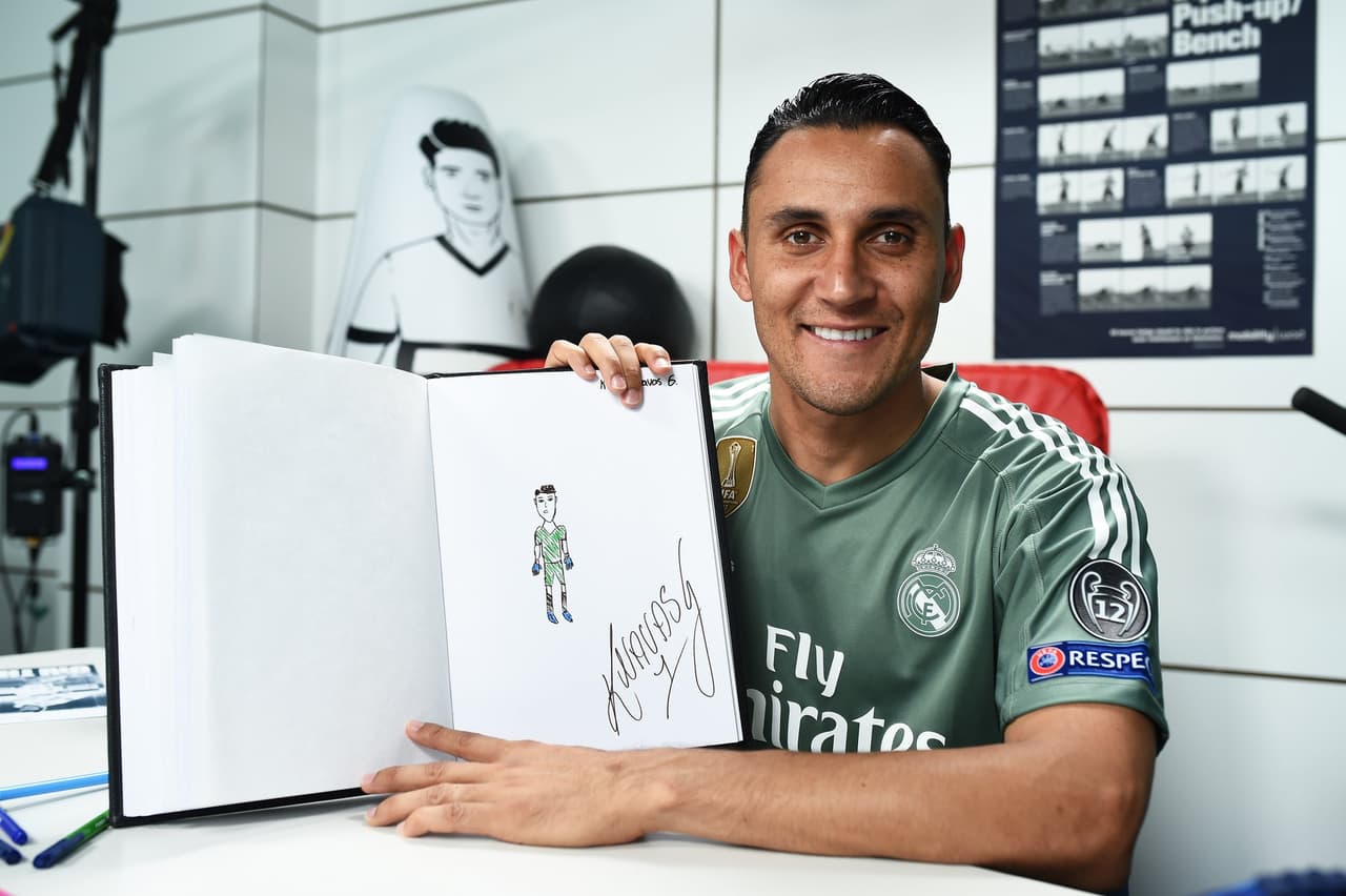 El costarricense Keylor Navas decidió hacerse más pequeño, aunque con la indumentaria verde sí estuvo presente.