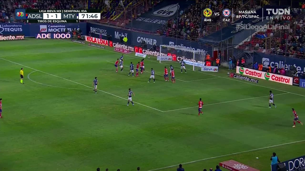 ¡Se pasea el balón frente a la portería! San Luis se pierde la oportunidad