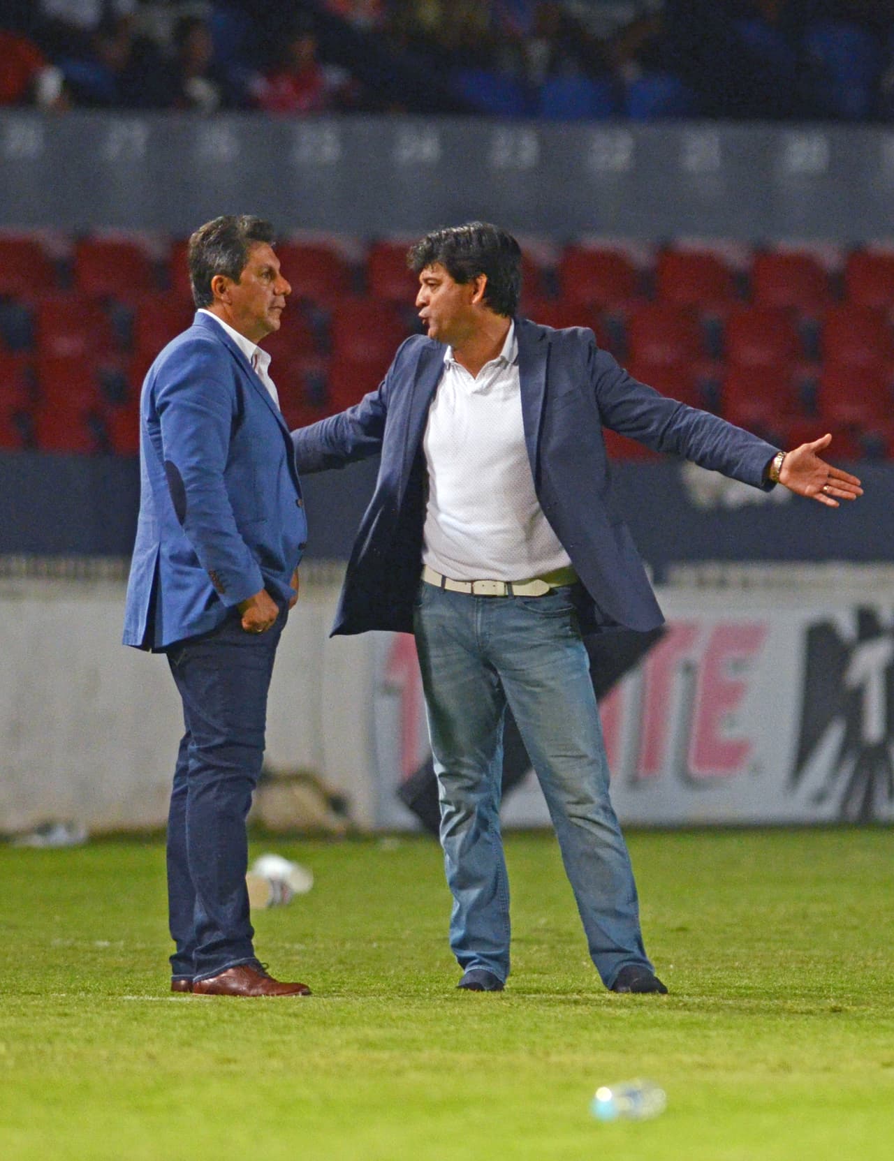 Cardozo deja salir su frustración. El paraguayo no ha tenido los argumentos para revertir el mal paso de los camoteros.