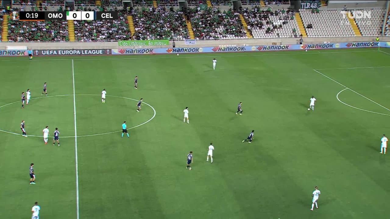Arranca el partido y la pelota está en juego.