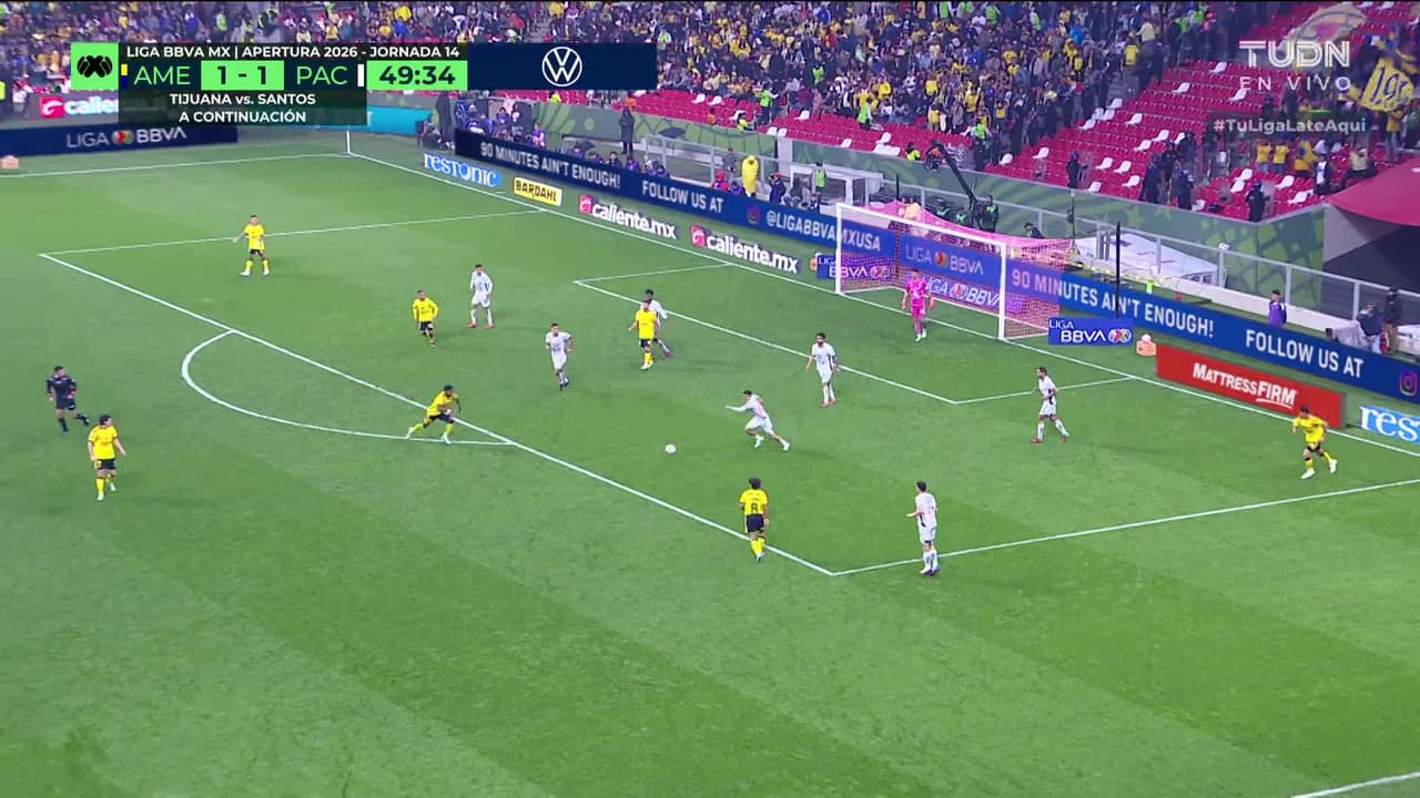 ¡TIRO ATAJADO! disparo por Rodolfo Pizarro.