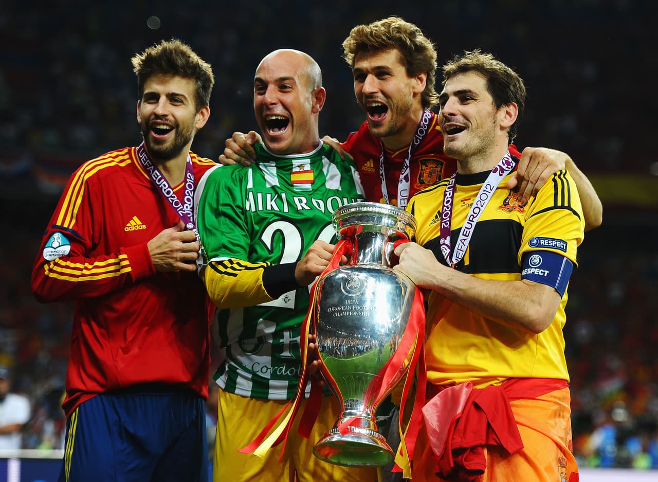 No obstante, el camino de Piqué en lo deportivo tomó mayor vuelo cuando el equipo de España se volvió a coronar en la Eurocopa de 2012.