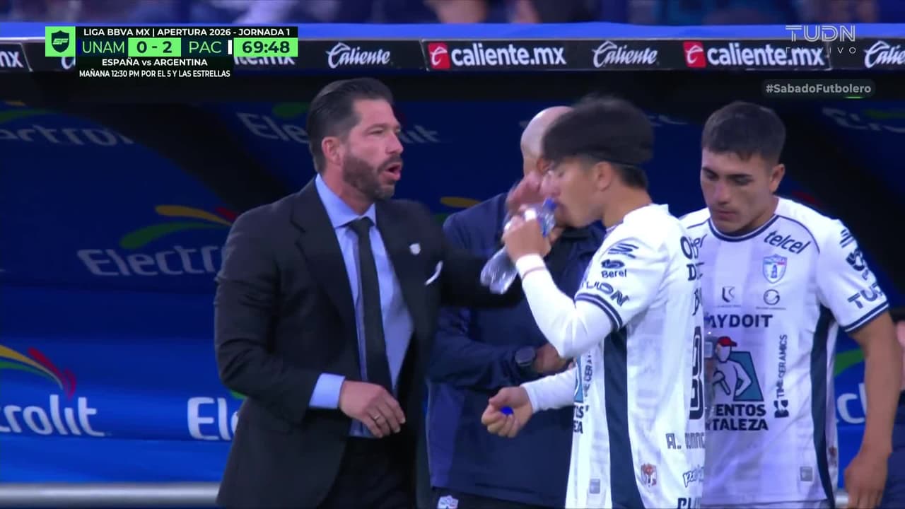 Benjamin Mora dando indiaciones