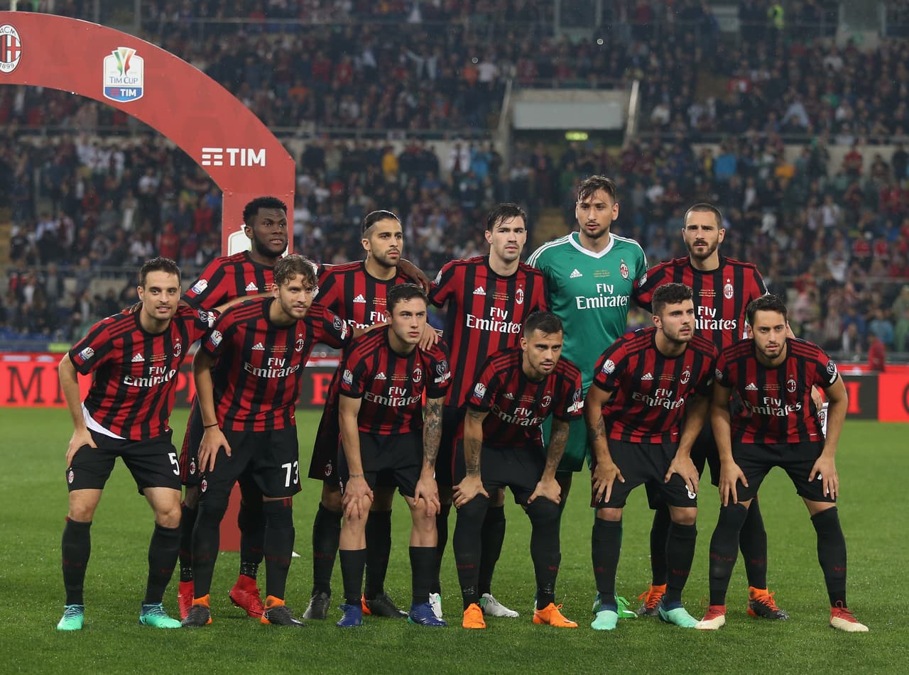 ROME, ITALY - MAY 09: AC Milan poses during the TIM Cup Final between Juventus and AC Milan at Stadio Olimpico on May 9, 2018 in Rome, Italy. (Photo by Paolo Bruno/Getty Images)