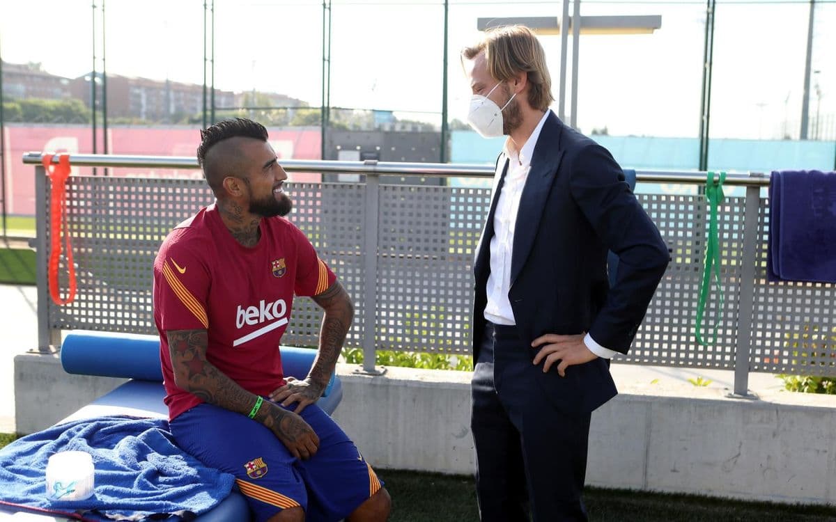 "Es un honor ser el cuarto jugador extranjero con más partidos jugados de toda la historia del Barça…", declaró el zaguero que consiguió trece títulos con los culés.