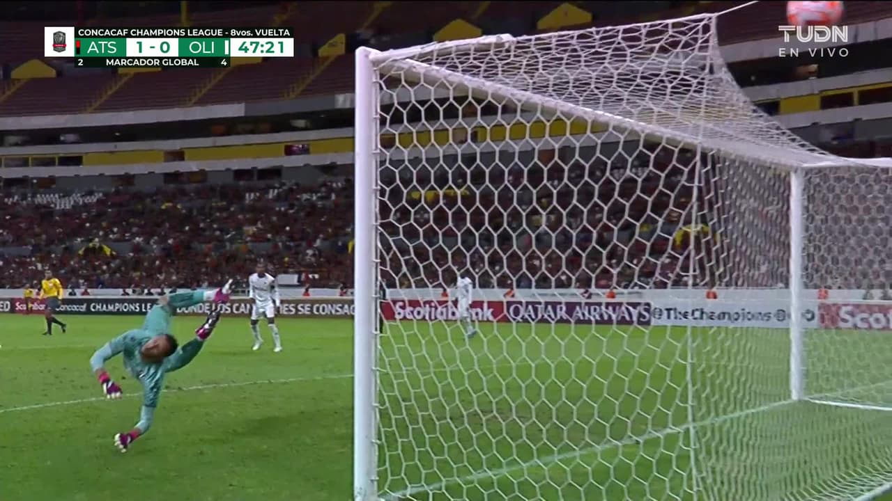 ¡TIRO ATAJADO! disparo por Jorge Álvarez.