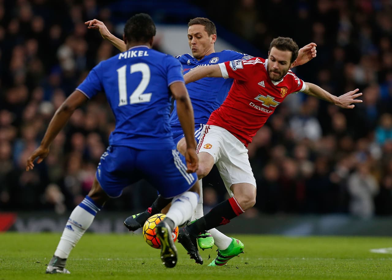 La lucha por el esférico y la garra fue la tónica del primer tiempo. Chelsea y Manchester United se fueron a los vestidores con el 0-0 en el descanso.
