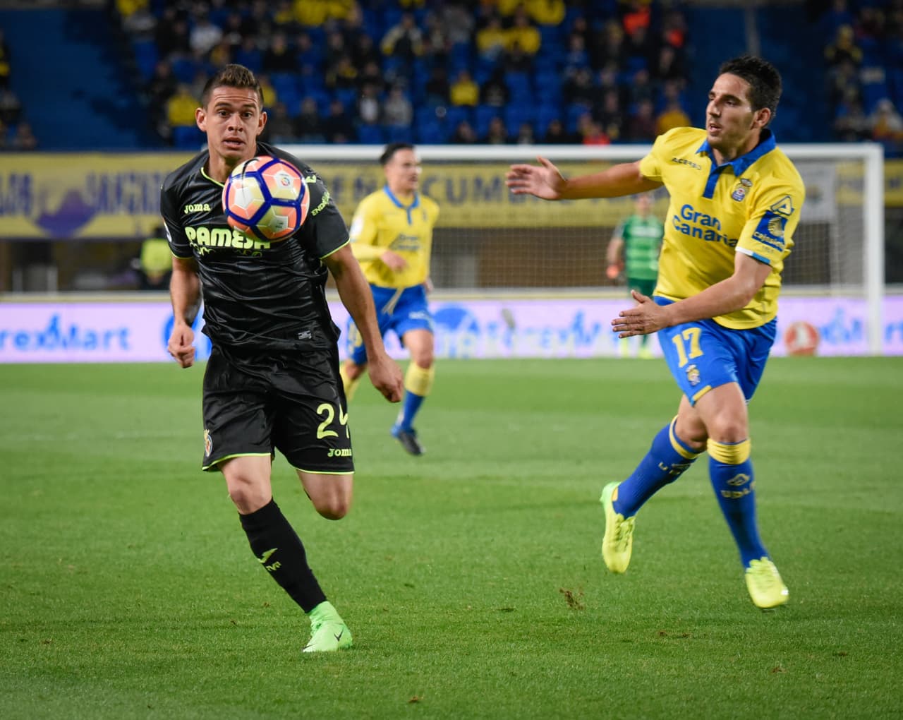 En la segunda parte, Fran Escribá (Villarreal) buscó el empate con cambios ofensivos. El colombiano Rafael Santos Borré entró por Sansone.